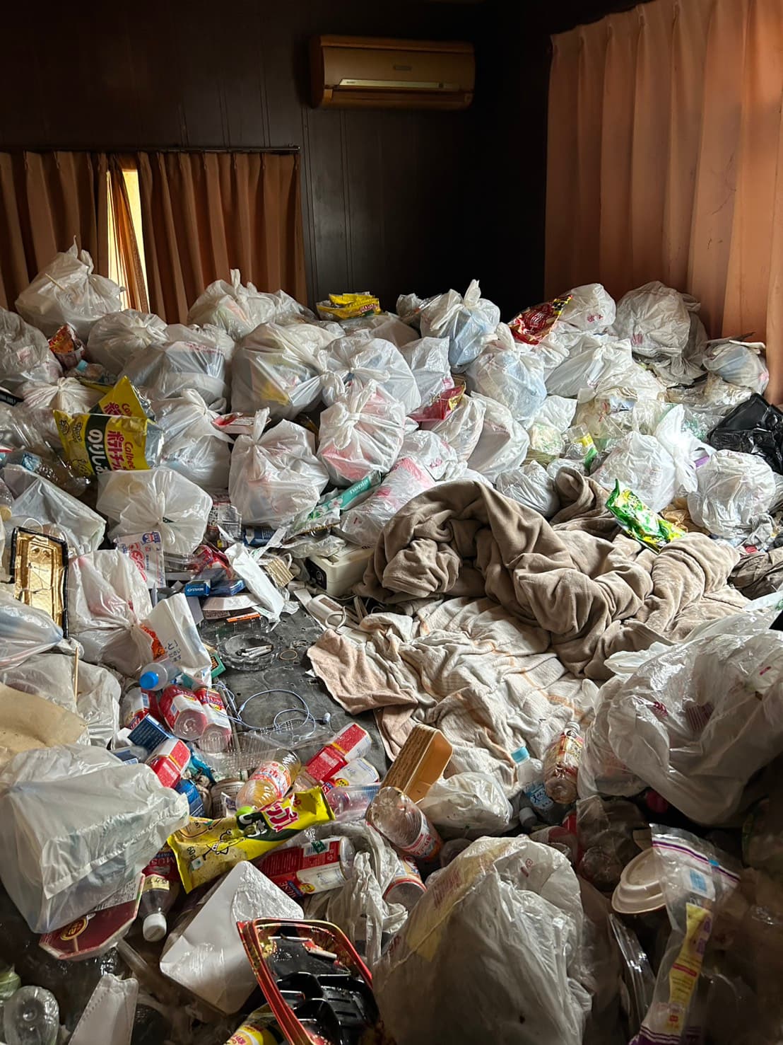 実家が空き家だが、遠方で片付けに行けない